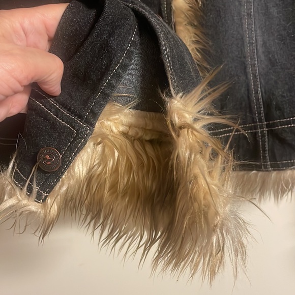 Billabong Women’s Jeans Jacket, Small, Color black denim, with fake fur trim EUC - Picture 7 of 16